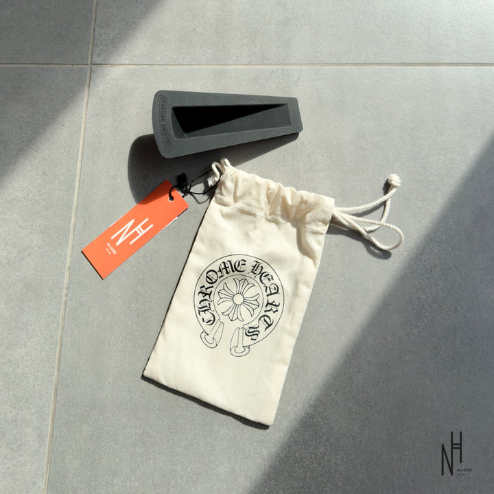 Chrome Hearts Black Cross Doorstop N-Hype metalowy krzyż do drzwi czarny