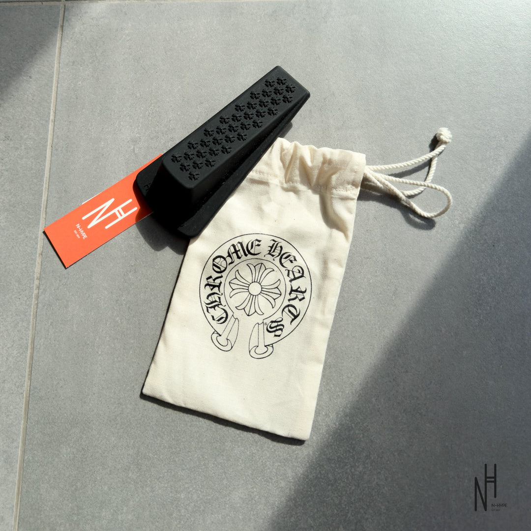 Chrome Hearts Black Cross Doorstop N-Hype metalowy stoper drzwi czarny z krzyżem