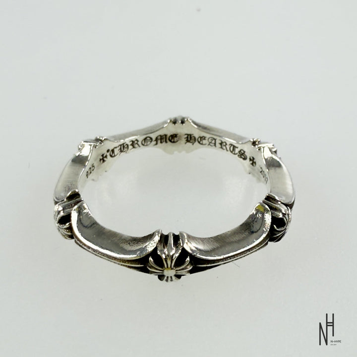 Chrome Hearts Silver Ring z logo N-Hype na czarnym tle