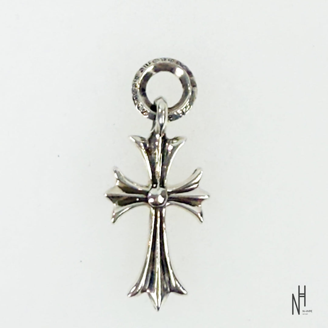 Chrome Hearts Small Cross Charm Pendant srebrny naszyjnik N-Hype.