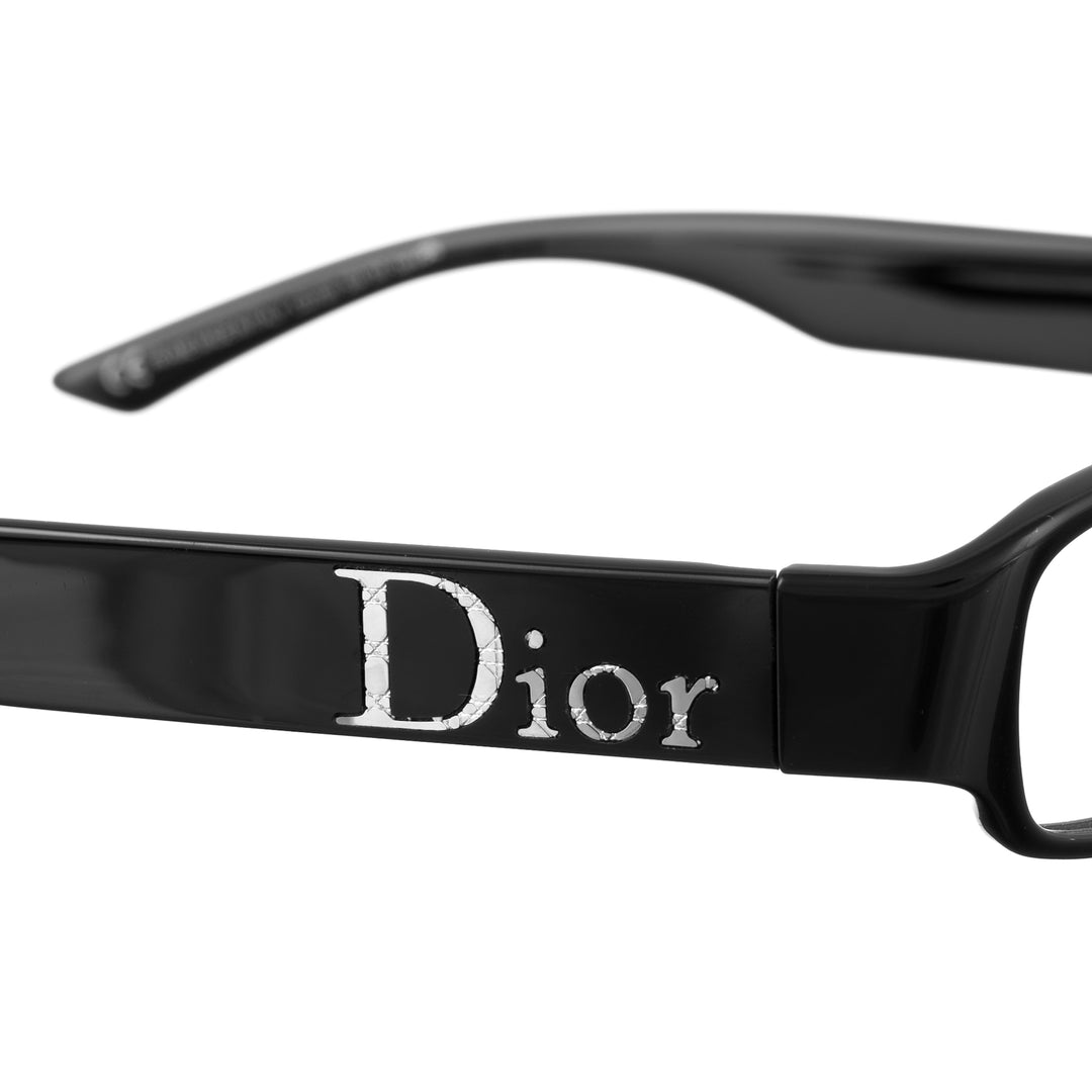 Dior 00s Black Classic detal dużego srebrnego logo na zauszniku
