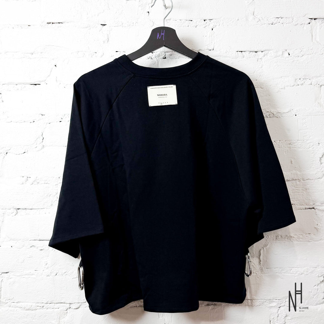 N-Hype Nawara Carabiner Tee czarna koszulka streetwear Nike.