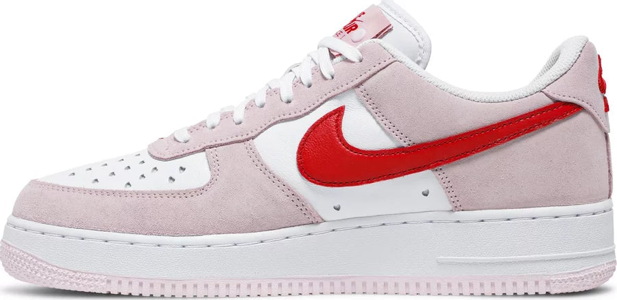 Nike Air Force 1 Low '07 QS Valentine's Day Love Letter buty sneakers różowe N-Hype.