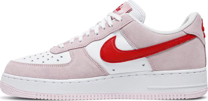 Nike Air Force 1 Low '07 QS Valentine's Day Love Letter buty sneakers różowe N-Hype.