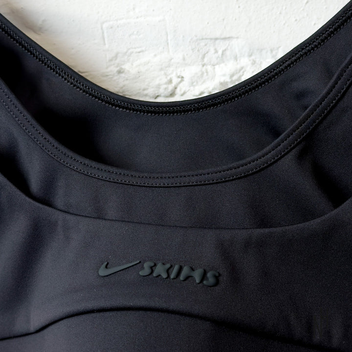Nike Skims Matte Double Strap Scopp Bra Obsidian sportowy stanik damska N-Hype.