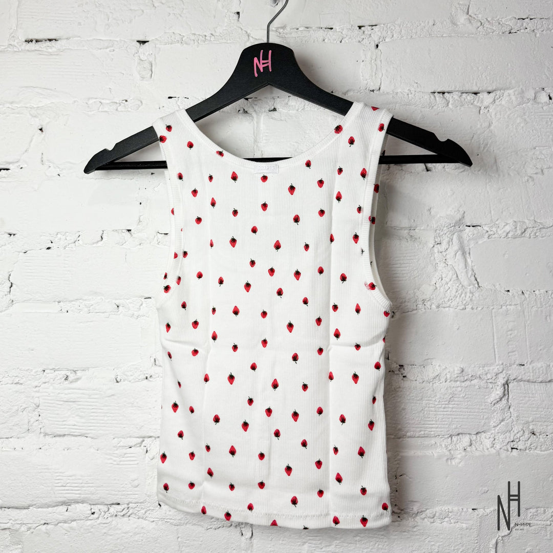 SKIMS Cotton Rib Tank Snow Strawberry Print koszulka N-Hype biała z nadrukiem truskawek