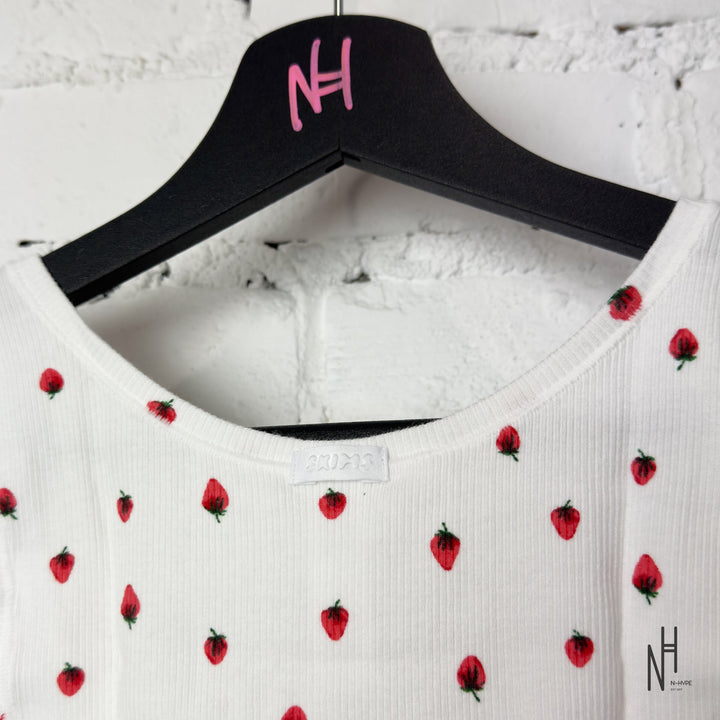 SKIMS Cotton Rib Tank Snow Strawberry Print biała koszulka damska N-Hype