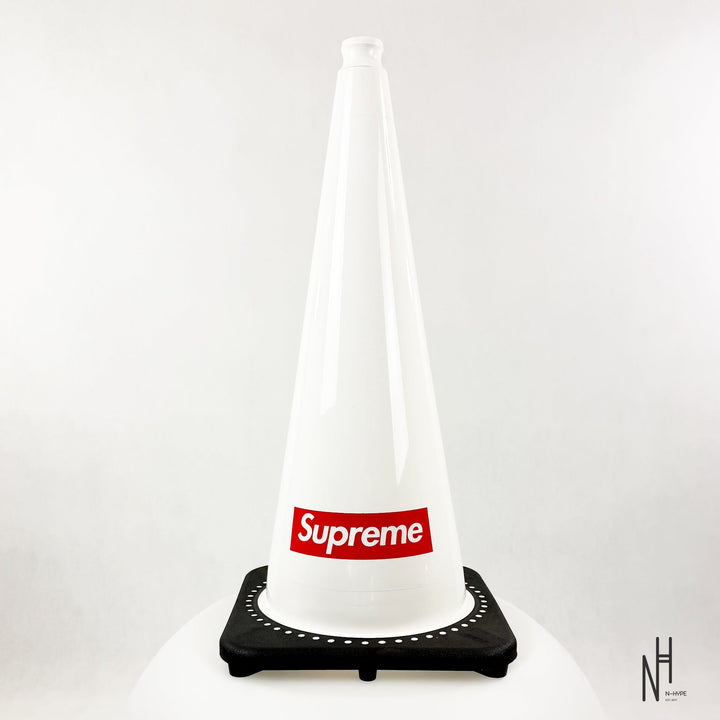 Supreme Trafic Cone biała koszulka N-Hype.