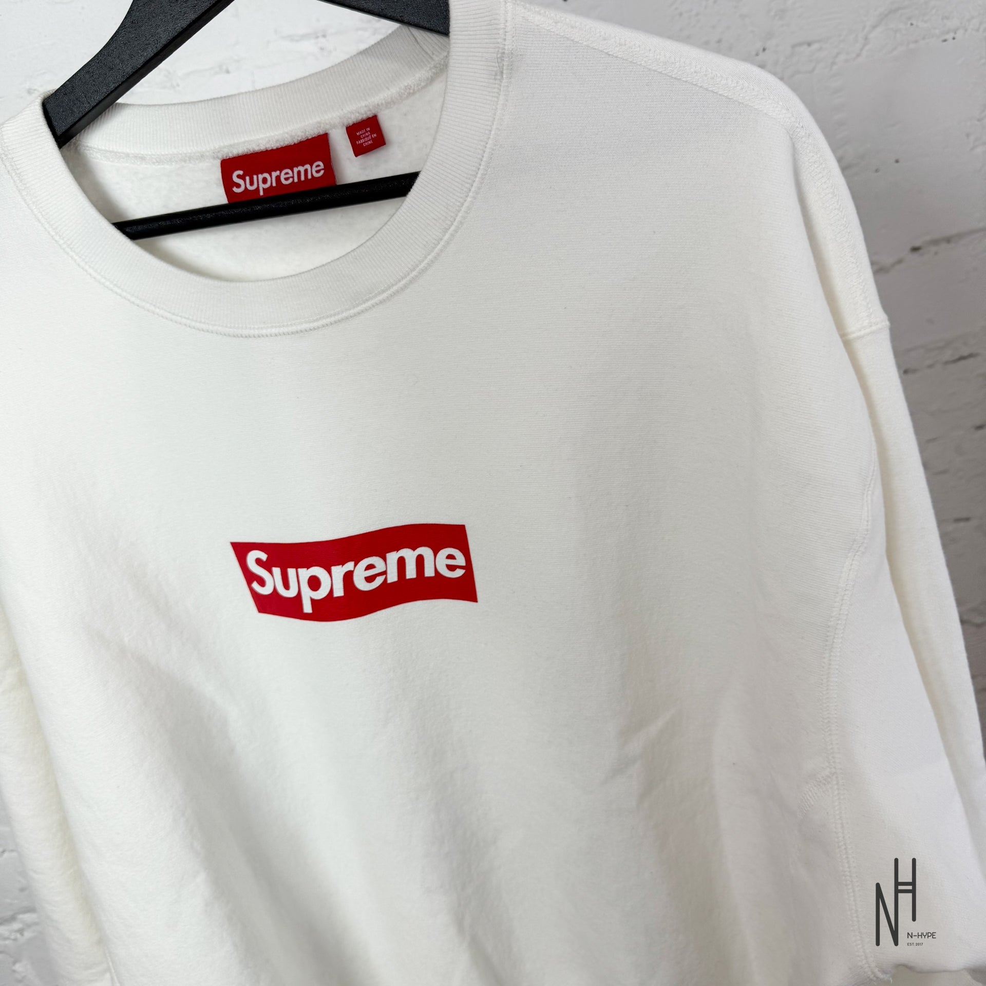 Supreme Washed Box Logo Crewneck White – Klasyczna Biała Bluza z