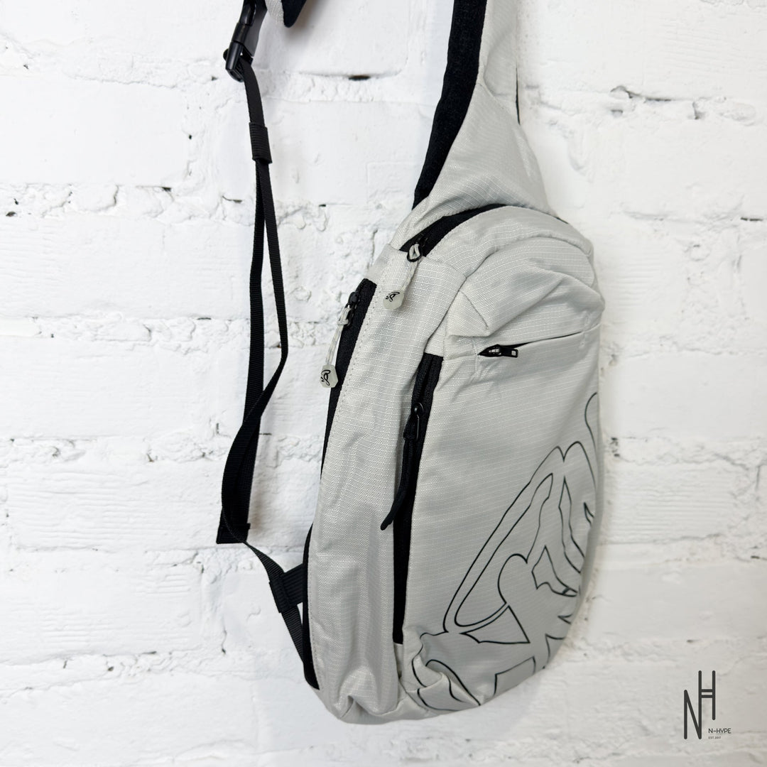 Syna Sling Bag Syna World x Central Cee szara torba na ramię N-Hype