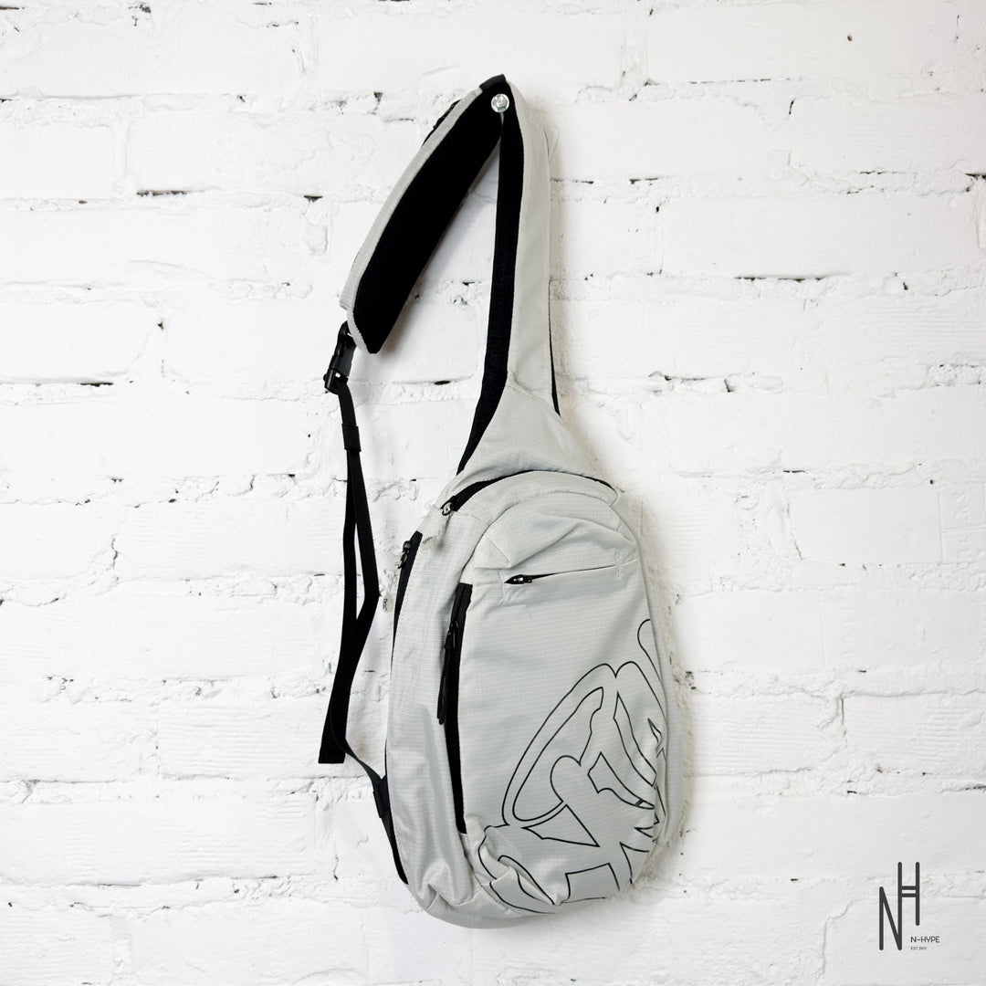 Syna Sling Bag Syna World x Central Cee szara torba na ramię N-Hype.