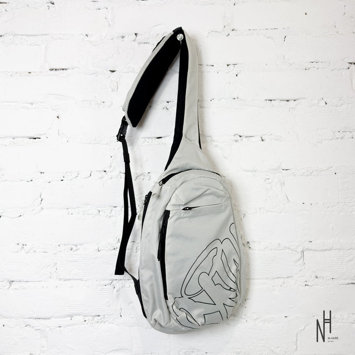 Syna Sling Bag Syna World x Central Cee szara torba na ramię N-Hype.