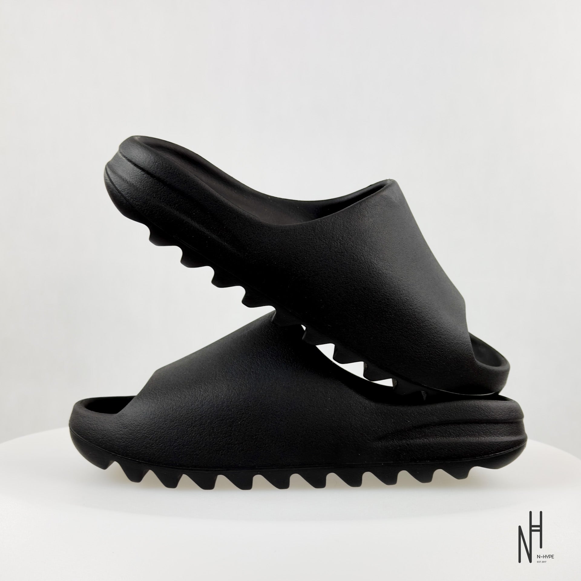 YZY YS-01 Black – Futurystyczne Sneakersy Yeezy Season | N-Hype