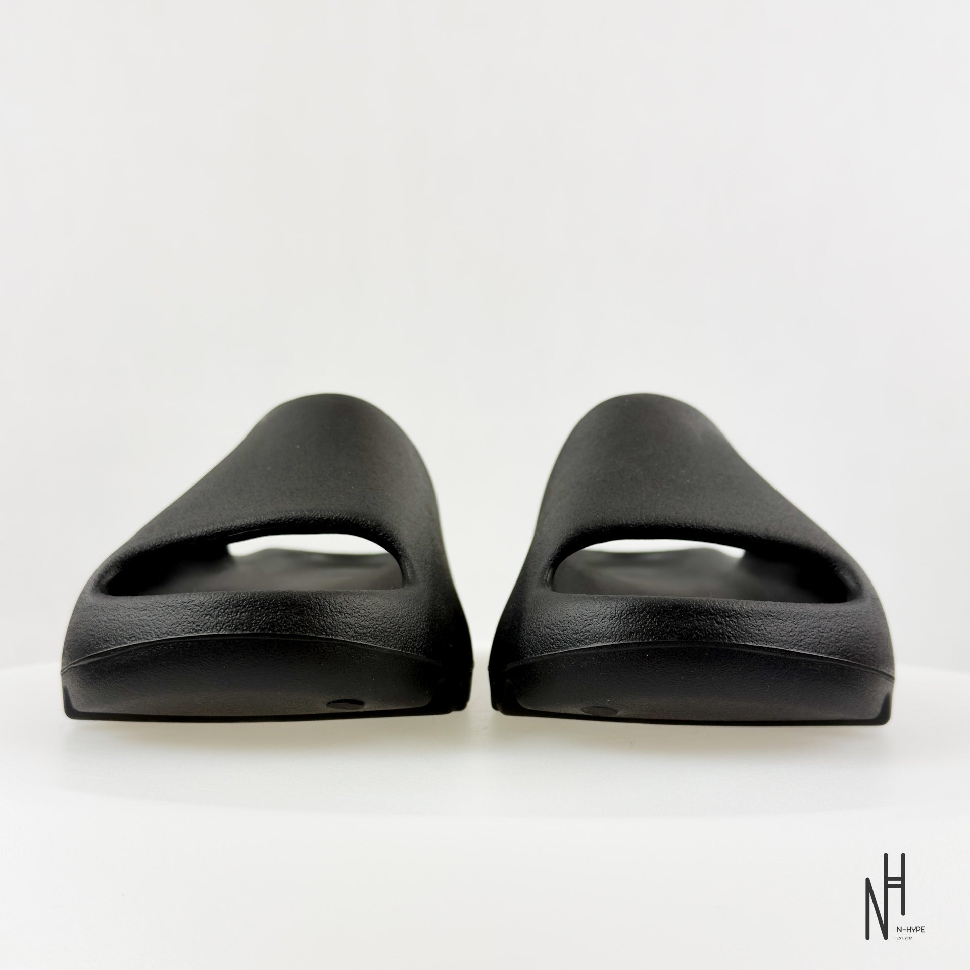 YZY YS-01 Black – Futurystyczne Sneakersy Yeezy Season | N-Hype