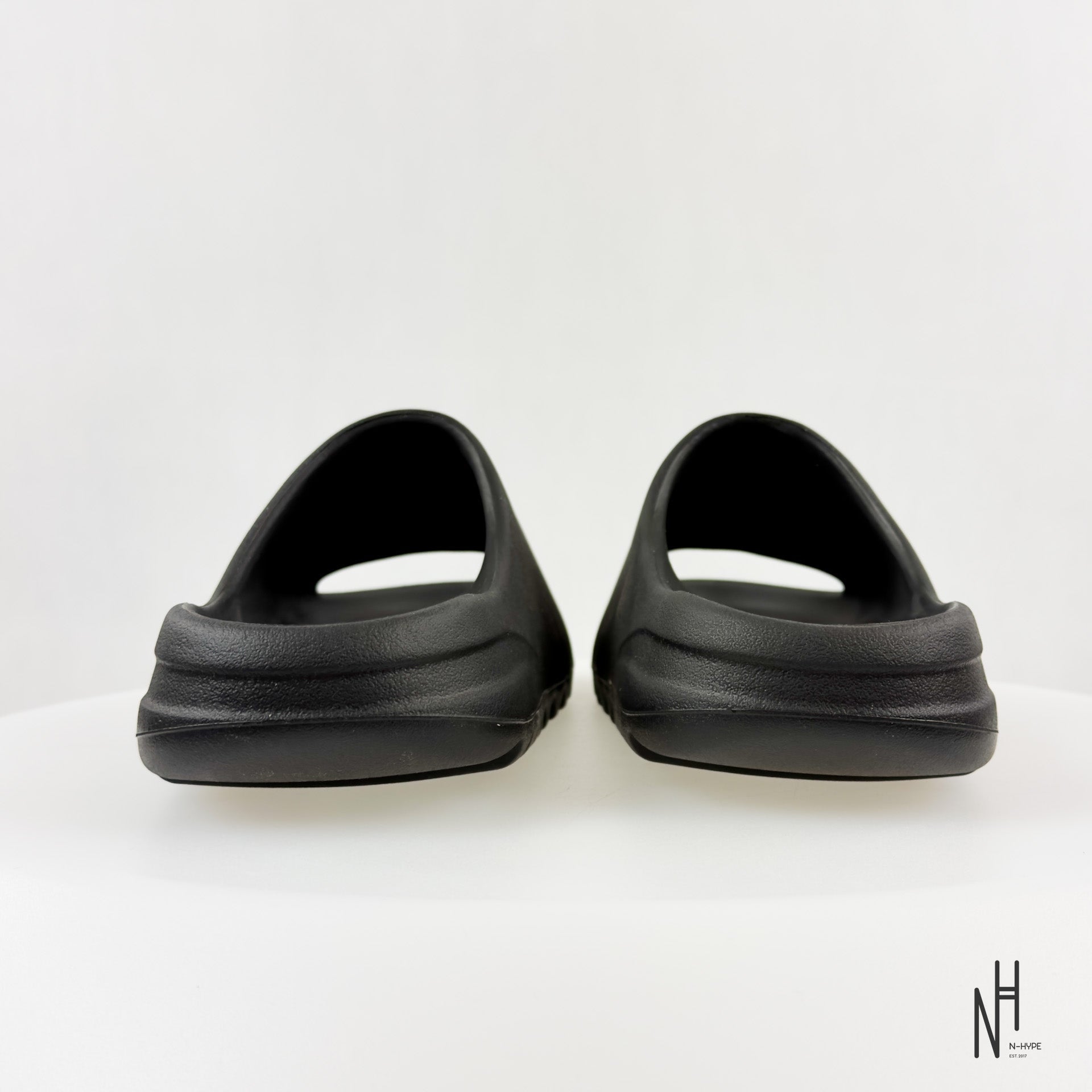 YZY YS-01 Black – Futurystyczne Sneakersy Yeezy Season | N-Hype