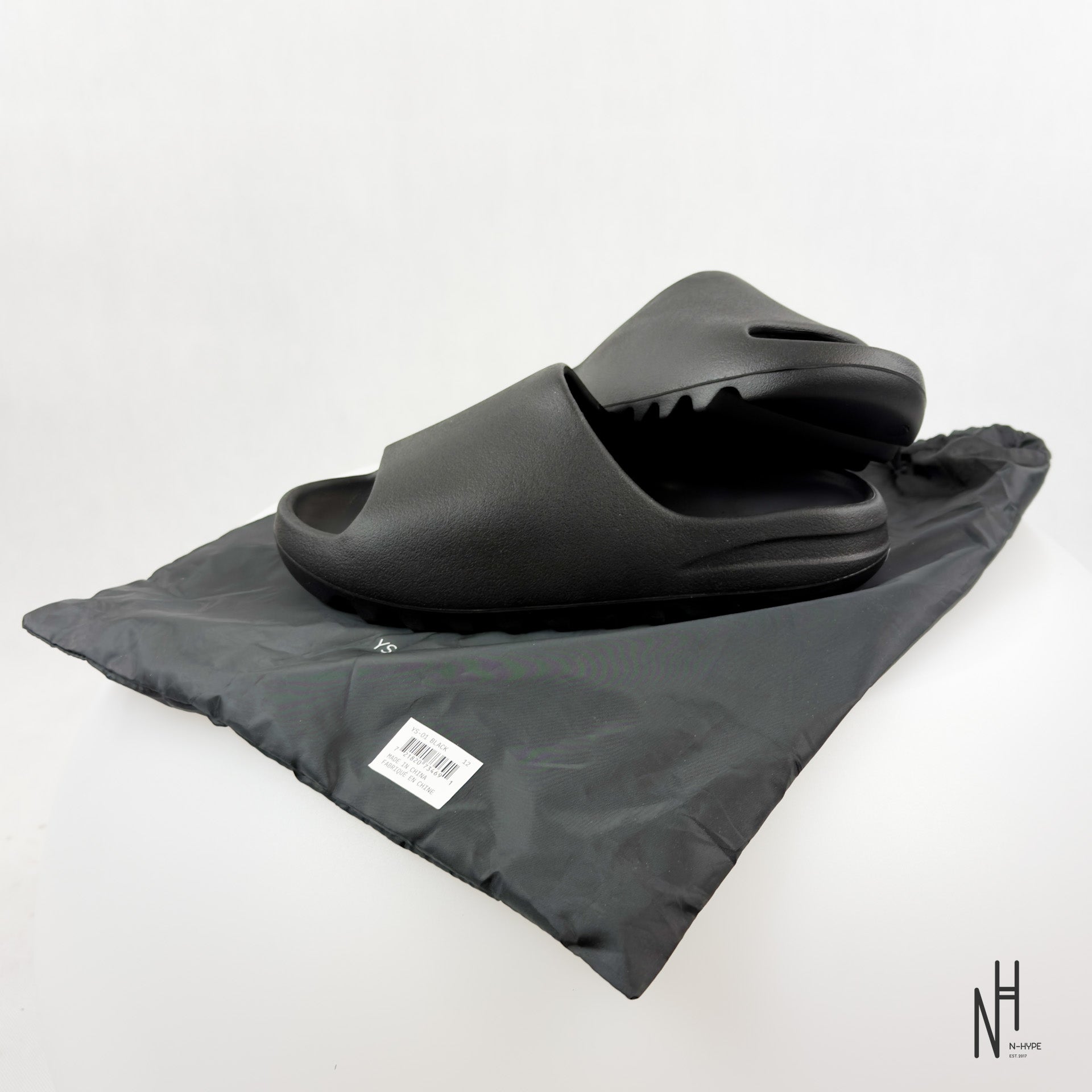 YZY YS-01 Black – Futurystyczne Sneakersy Yeezy Season | N-Hype