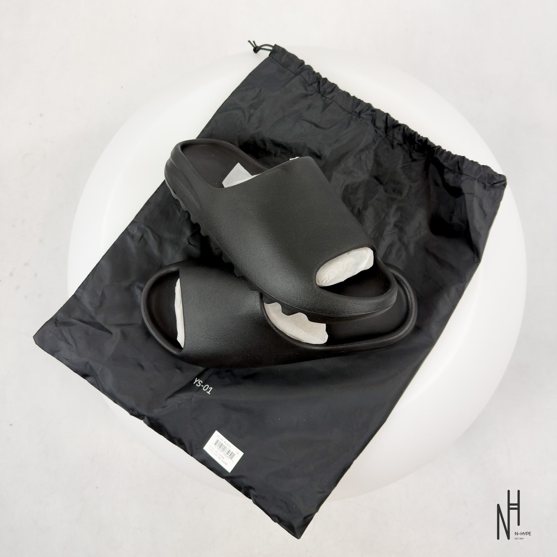 YZY YS-01 Black – Futurystyczne Sneakersy Yeezy Season | N-Hype
